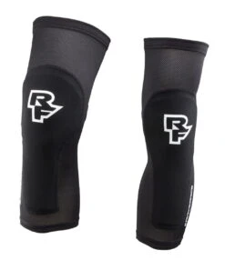 Race Face Charge Stealth Kniebeschermers - Zwart